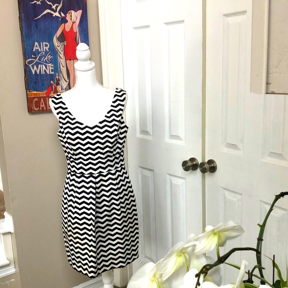 Cute sleeveless dress from White House Black Market